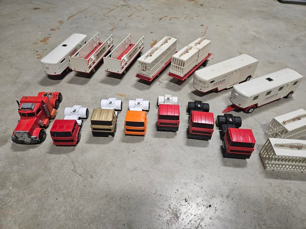 Solido vrachtwagens en een Matchbox, Ophalen
