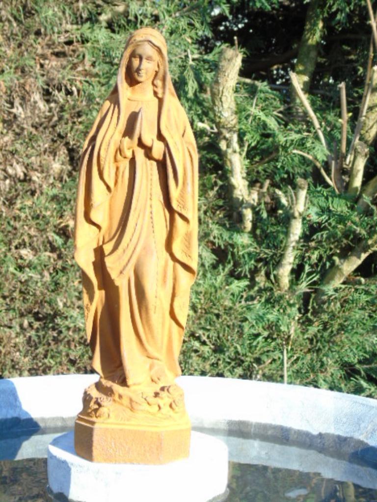 statue une saint vierge en fonte patinée rouillé ., Enlèvement, Neuf, Métal, Autres types