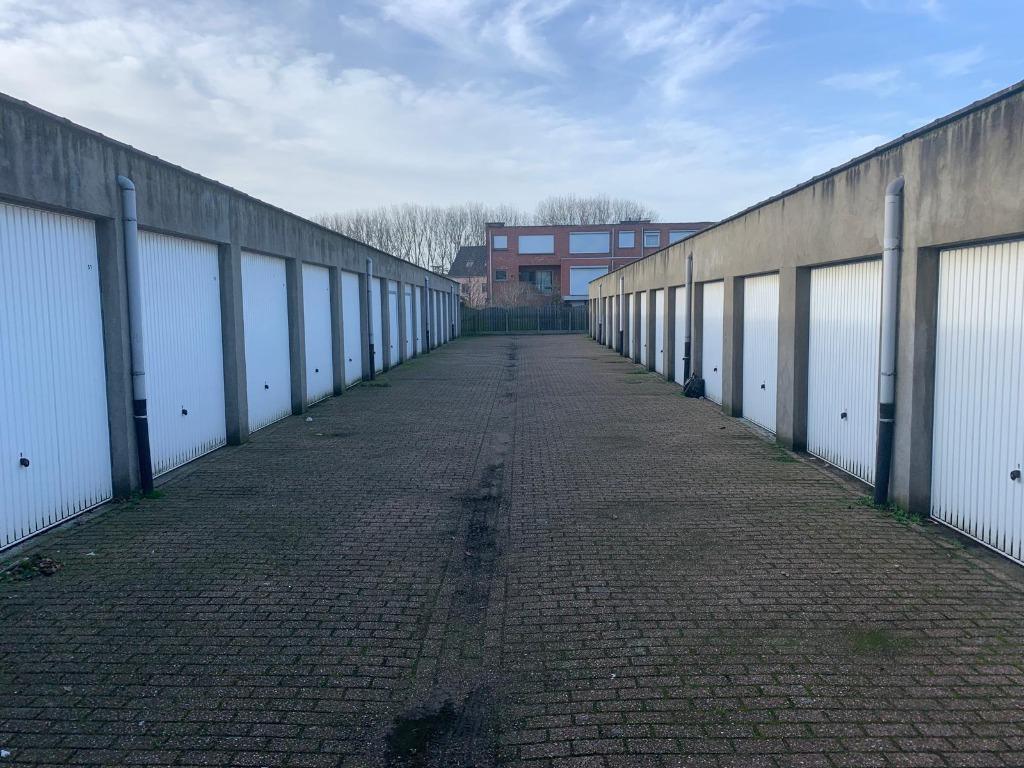 garage mooi net en droog, Immo, Garages en Parkeerplaatsen, Antwerpen (stad)