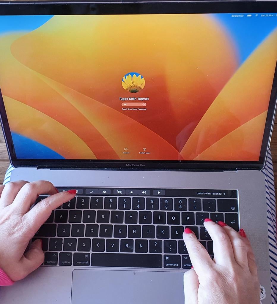 Macbook Pro 16gb avec touchbar, Computers en Software, Ophalen, MacBook