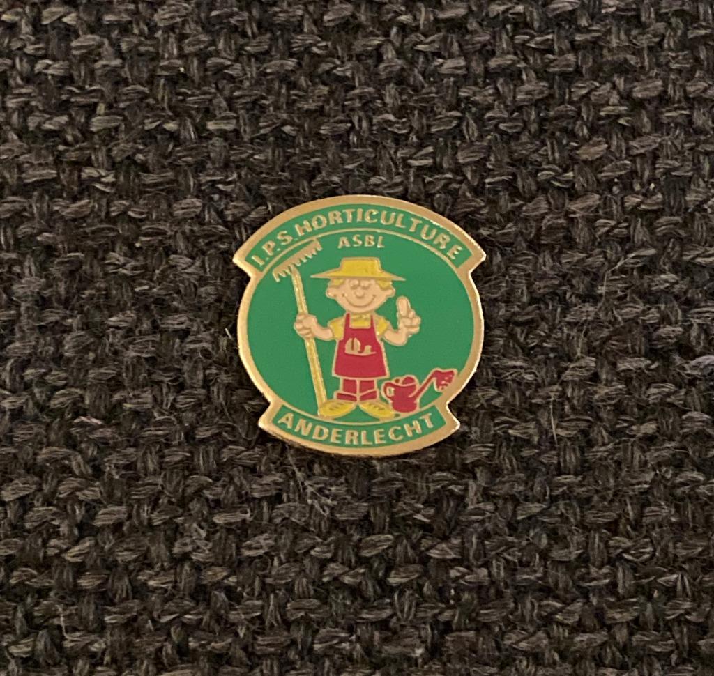 PIN - IPS HORTICULTURE - ASBL - ANDERLECHT, Envoi, Utilisé, Autres sujets/thèmes, Insigne ou Pin's