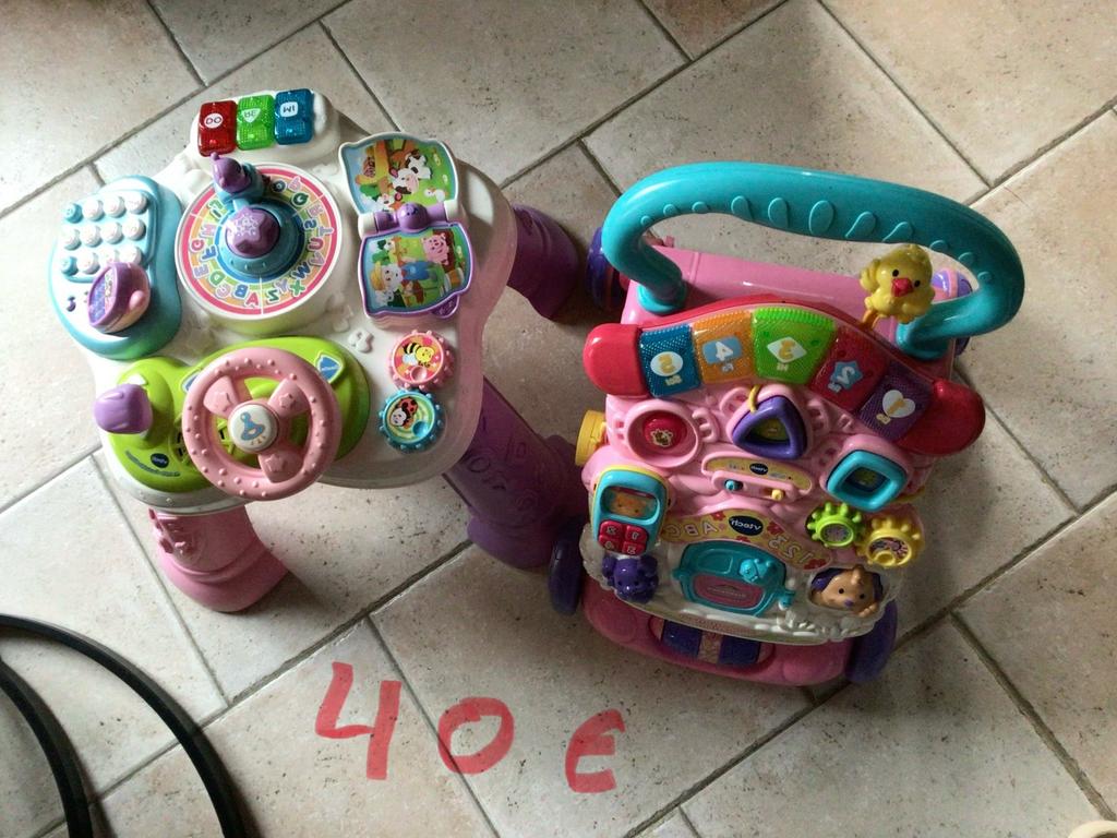 ❗️nouv prix Troteur Vtech, table d activité et balle musical, Enfants & Bébés, Jouets | Jouets de bébé, Enlèvement, Comme neuf