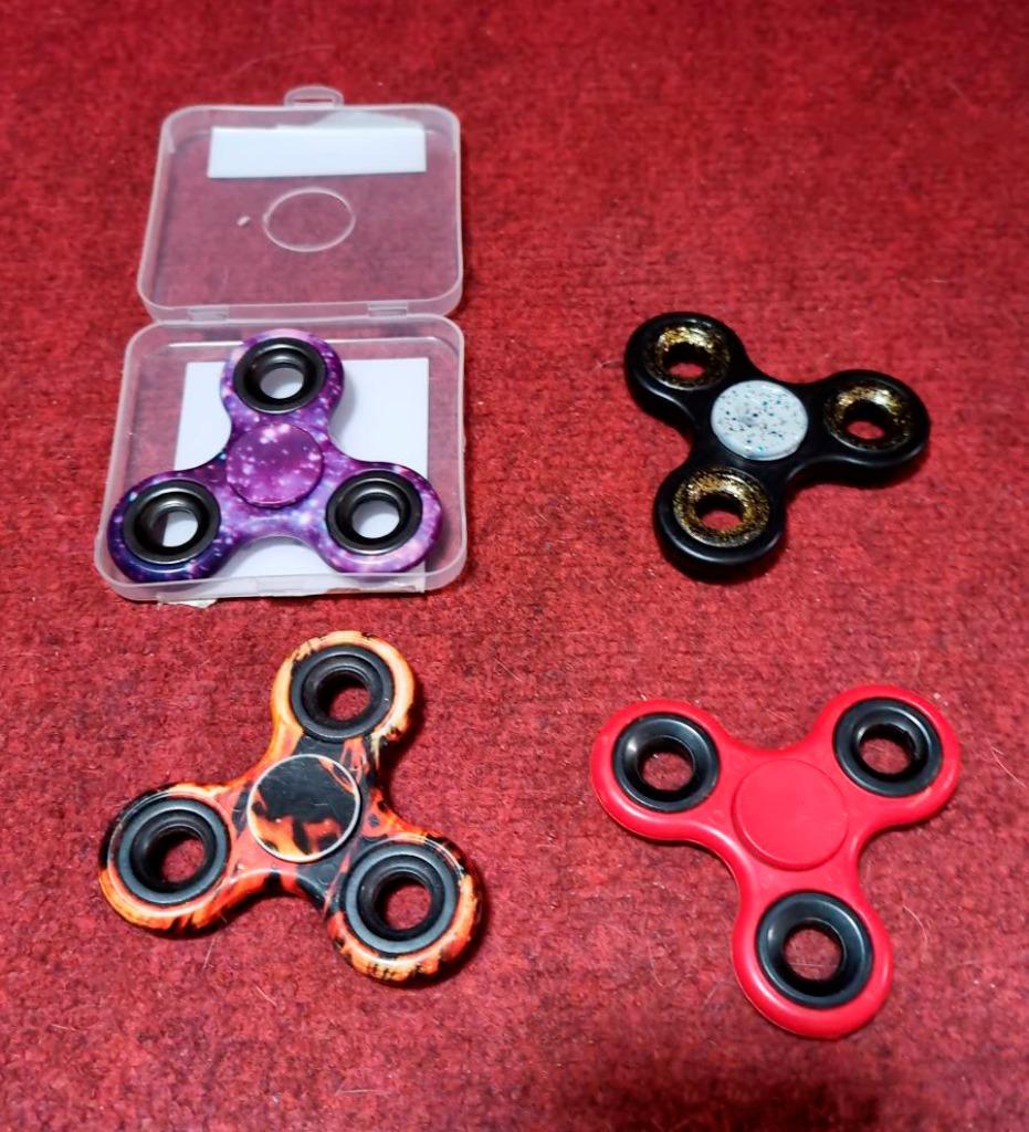 4 fidget spinners, Enlèvement, Utilisé