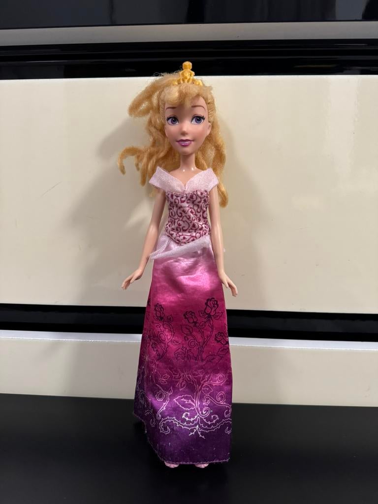 Poupée Princesse Disney  Aurore, Enfants & Bébés, Jouets | Poupées, Enlèvement, Utilisé