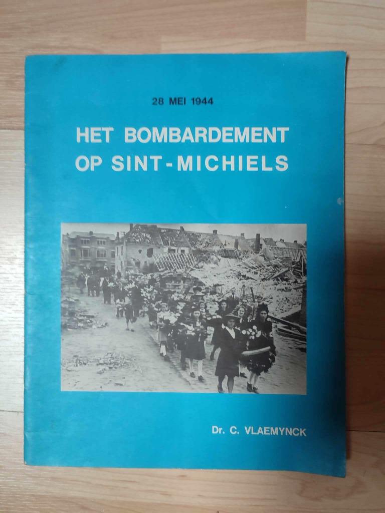 boek het bombardement op St. Michiels, Ophalen of Verzenden, Tweede Wereldoorlog, Gelezen, Algemeen