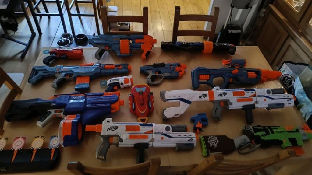 Gros lot de Nerfs + gros sac avec pleins de munitions, Enlèvement