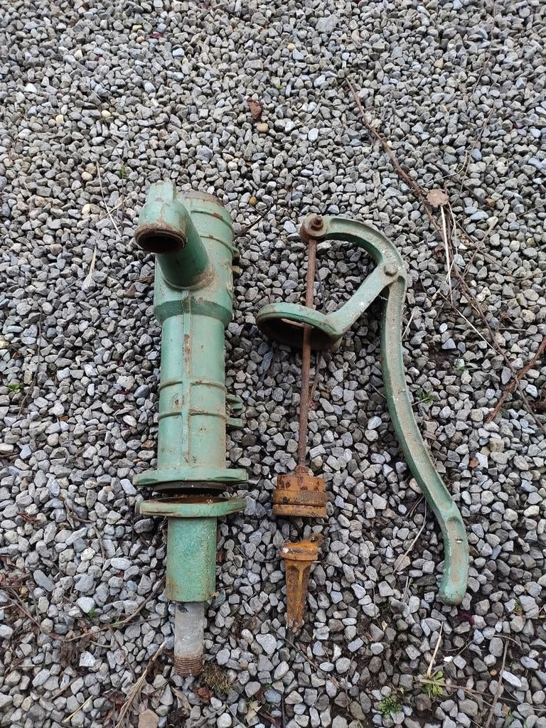 Antieke waterpomp, Ophalen