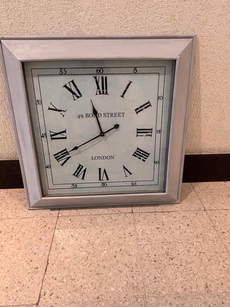 Stijlvolle metalen wandklok (64cmx64cm), Ophalen, Zo goed als nieuw, Wandklok