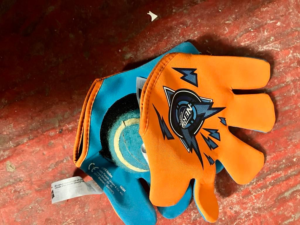 Nerf spel plakhandschoenen, Ophalen of Verzenden, Gebruikt