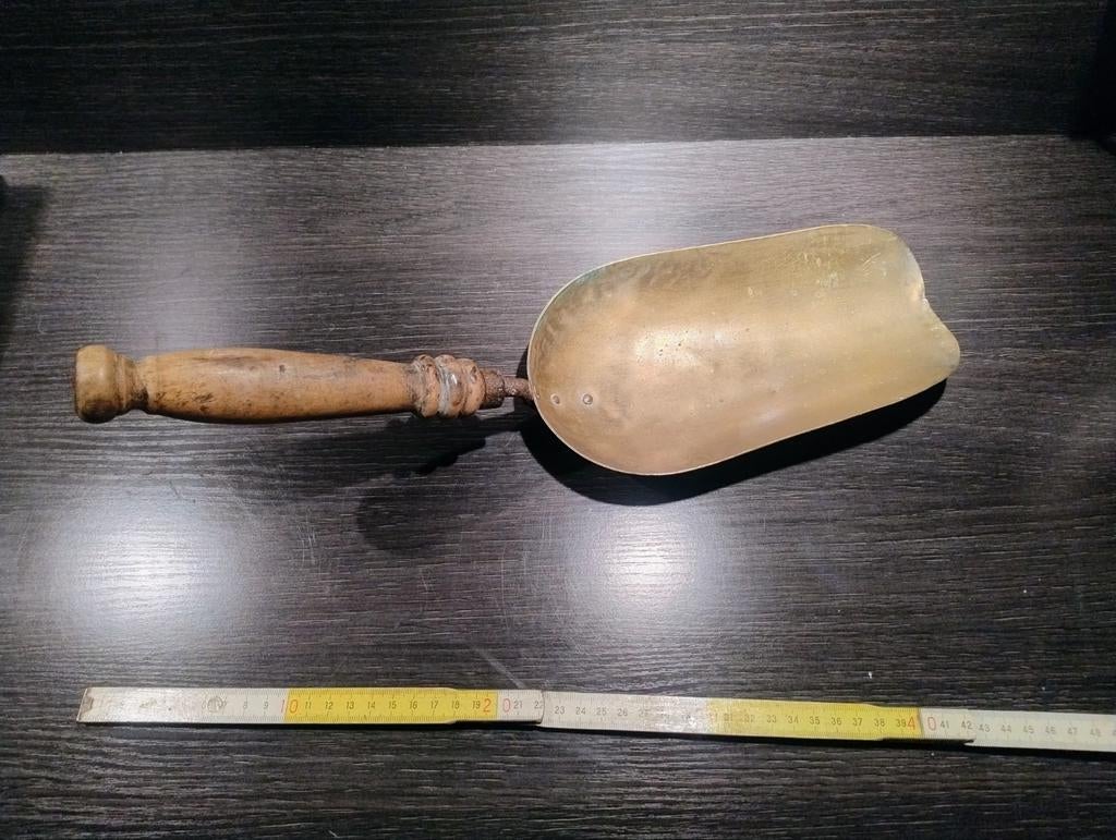 Koperen kolenschop, Ophalen