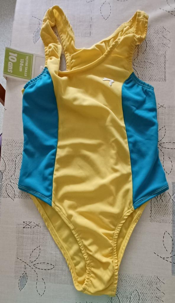 maillot de bain taille 10 ans, Neuf, Maillot de bain, Fille, Enlèvement ou Envoi