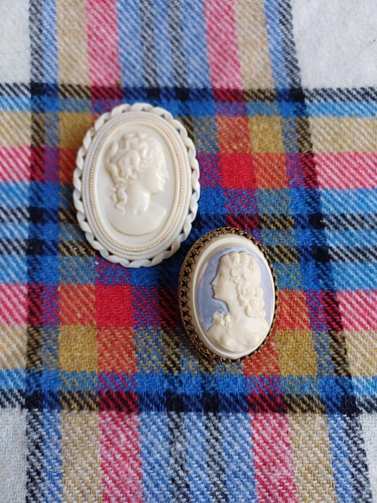 2 oude camee broches, Enlèvement ou Envoi