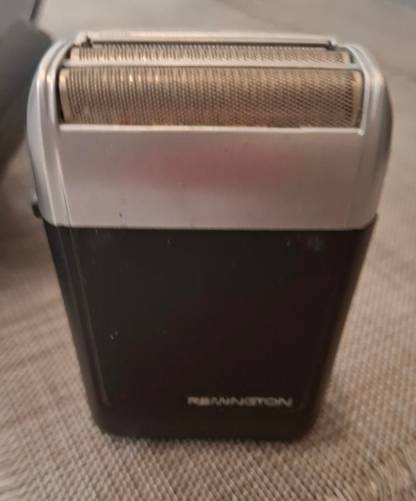 Oud scheerapparaat Remington, Enlèvement