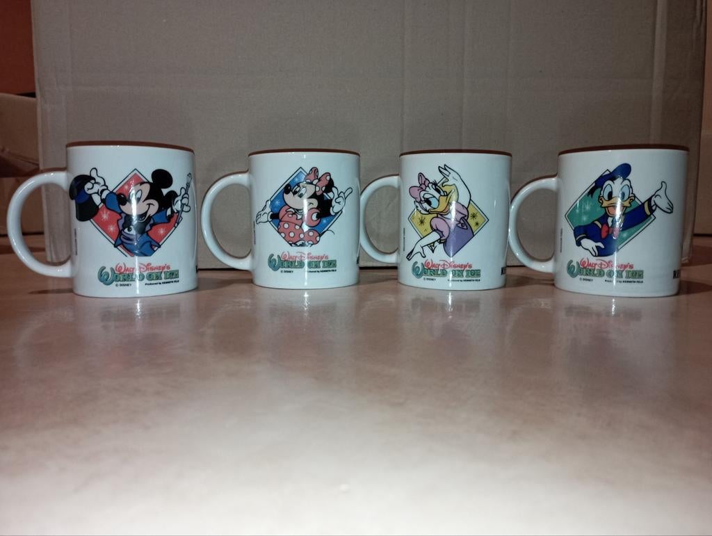 Koffietassen Disney on ice Mickey, Minnie, Donald en Daisy, Ophalen of Verzenden, Zo goed als nieuw, Kop(pen) en/of Schotel(s)
