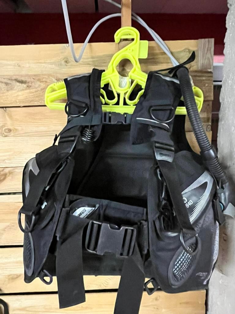 Mares BCD, Enlèvement, Comme neuf
