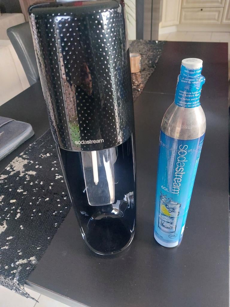 Machine sodastream avec nouvelle recharge, Enlèvement, Comme neuf
