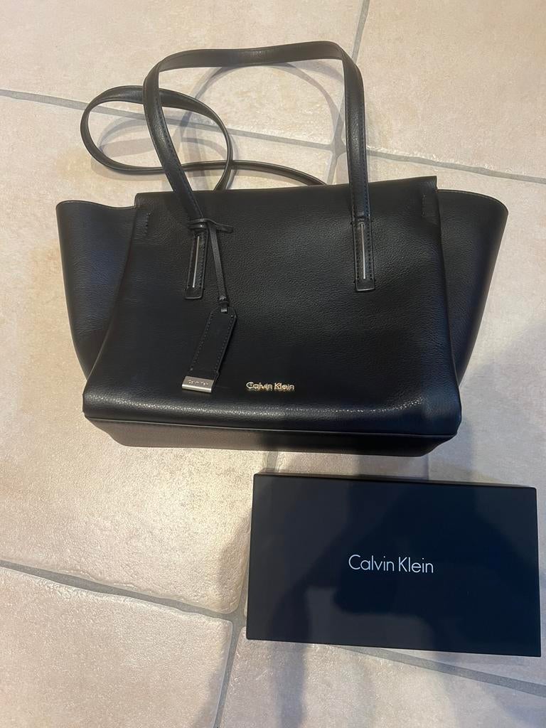 Ensemble sac à main et Porte monnaie Calvin Klein, Bijoux, Sacs & Beauté, Sacs | Sacs Femme, Enlèvement ou Envoi, Neuf, Sac à main