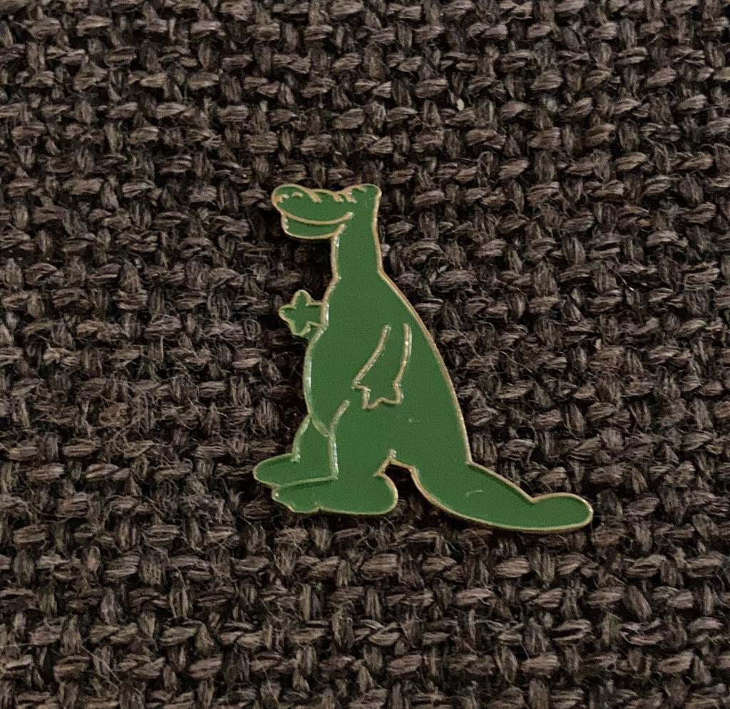 PIN - DINO - DINOSAURUS - DINOSAURE, Verzenden, Gebruikt, Dier of Natuur, Speldje of Pin