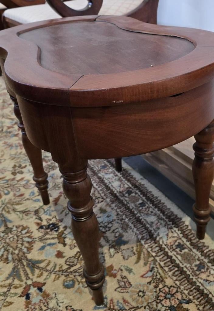 table ancienne (avec bassin de lit en porcelaine), Antiquités & Art, Enlèvement ou Envoi