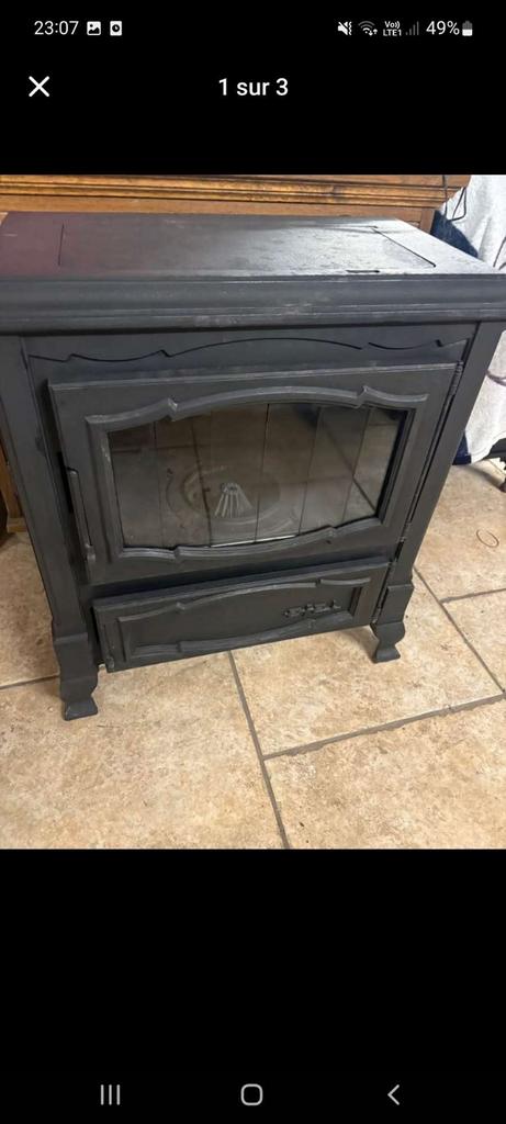 Vend poele au mazout pres a lemploi, Enlèvement, Comme neuf, Suspendu, Autres types