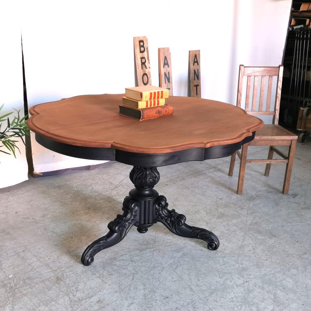 Stoere antieke massief houten Barok tafel  135x120 H 78cm, Ophalen