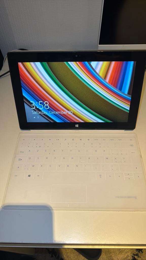 Clavier Microsoft Surface RT 32 Go avec chargeur, Informatique & Logiciels, Windows Tablettes, Comme neuf, Wi-Fi, 10 pouces, 32 GB