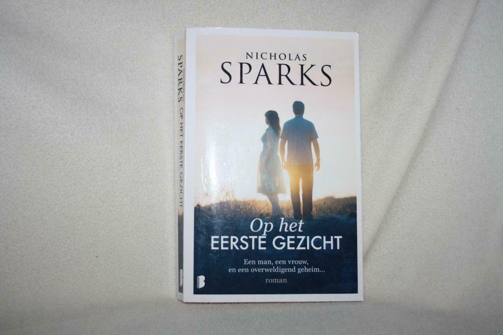 Op het eerste gezicht – Nicholas Sparks  (PERFECTE STAAT), Gelezen, België, Nicholas Sparks, Ophalen of Verzenden