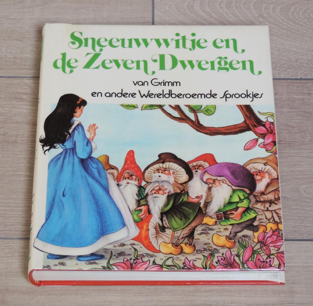 Sneeuwwitje en de zeven dwergen + andere beroemde sprookjes, Boeken, Ophalen of Verzenden, Zo goed als nieuw