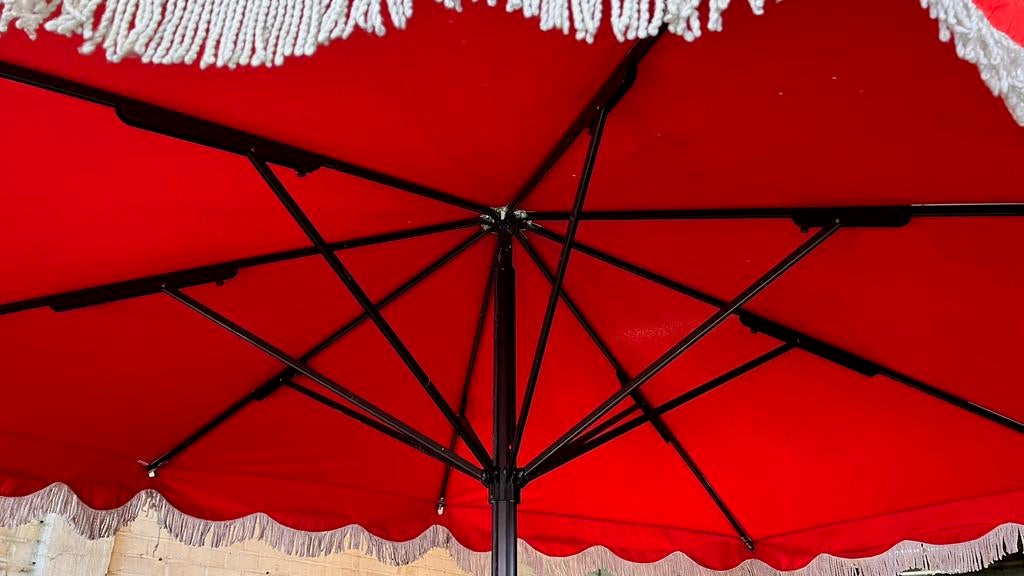 Grote nieuwe parasol voor markt of horeca incl. voet, Ophalen