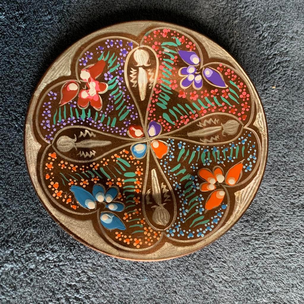 Handgemaakte decoratieve schotel, kleurrijk bloemmotief., Ophalen, Zo goed als nieuw