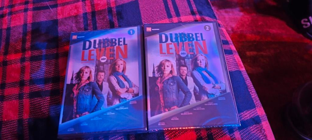 Dvd's van Dubbel Leven 1 2 3 4 nieuw verpakt alle 4, Cd's en Dvd's, Dvd's | Nederlandstalig, Nieuw in verpakking, Tv fictie, Documentaire