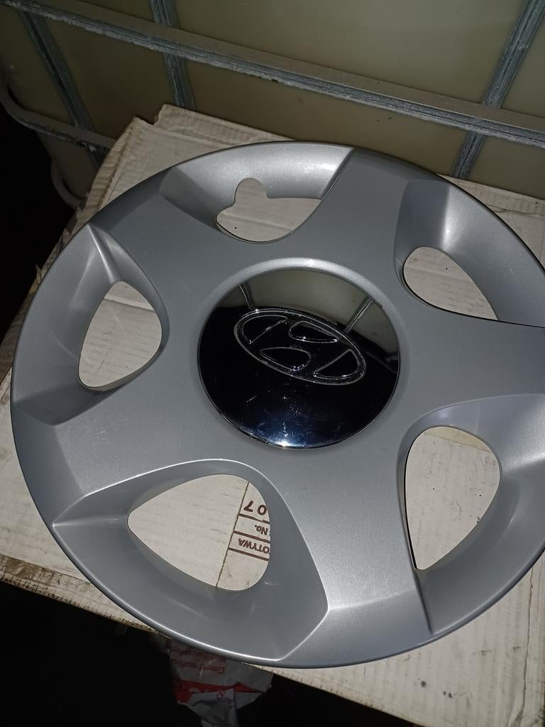 hyundai 15" wieldoppen en wielmoeren, Enlèvement ou Envoi, Neuf