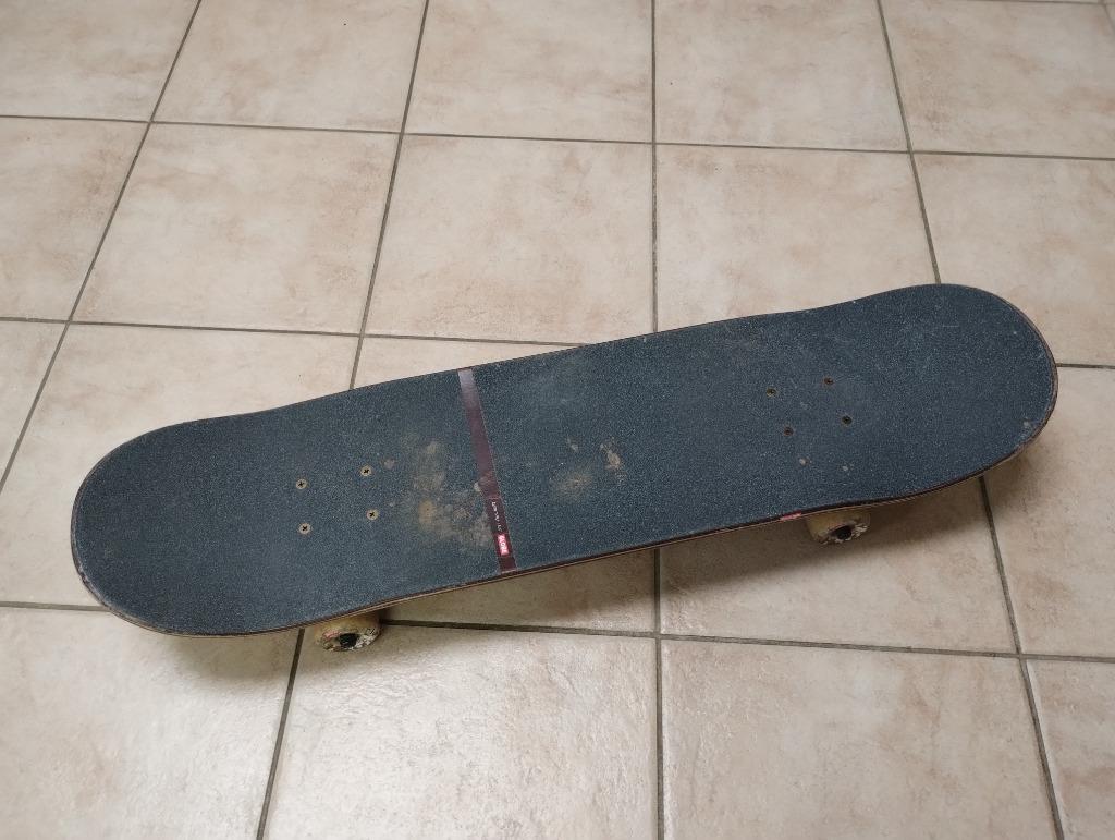 Skateboard globe + protections, Enlèvement, Utilisé, Skateboard