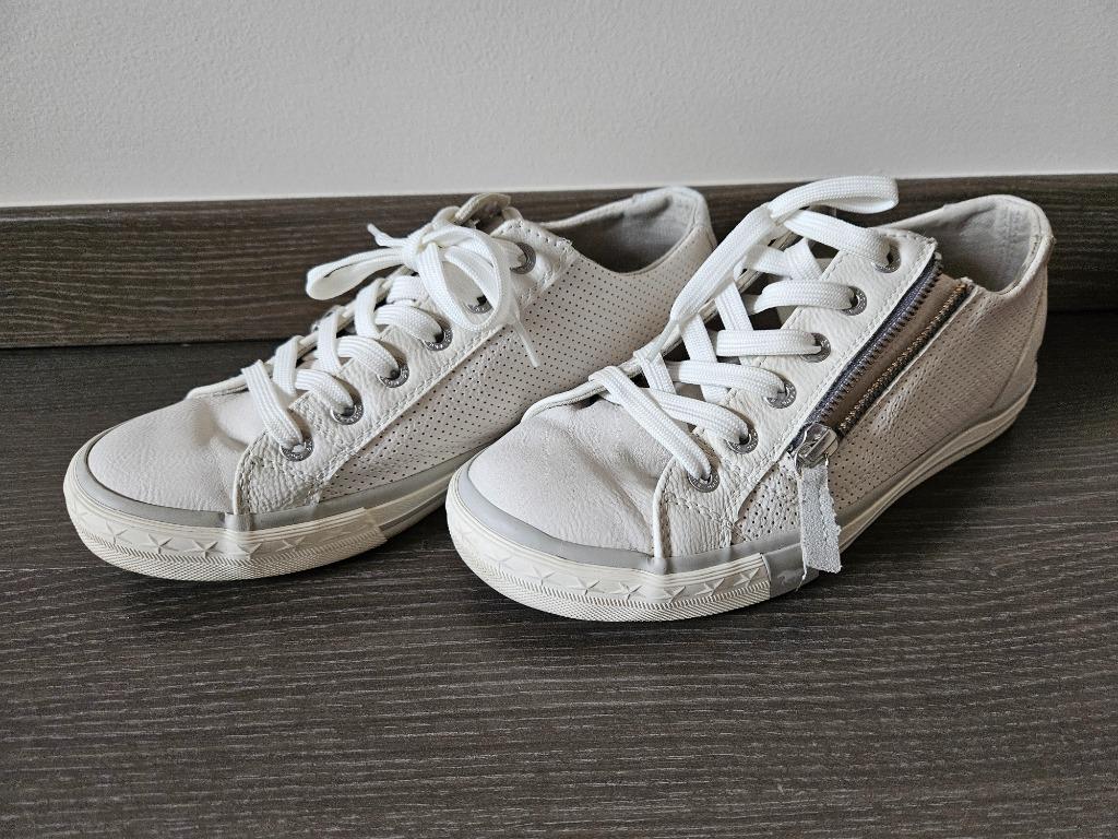 Witte sneakers Mustang, Wit, Ophalen of Verzenden, Zo goed als nieuw, Sneakers