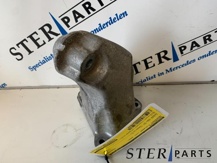 Support moteur d'un Mercedes C-Klasse, Enlèvement ou Envoi, 3 mois de garantie, Utilisé, Mercedes-Benz
