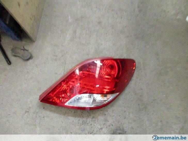 feu droit    peugeot  207 de 2009-2012, Enlèvement ou Envoi, Utilisé, Peugeot