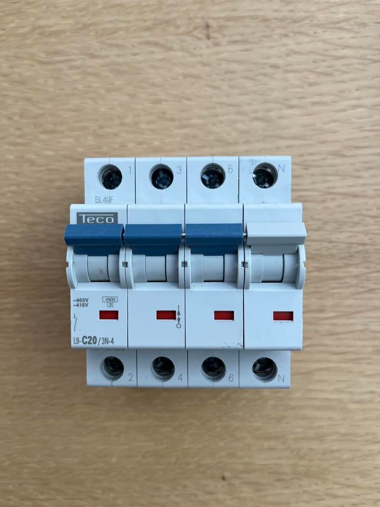 Teco 3p+n 20A, Zo goed als nieuw