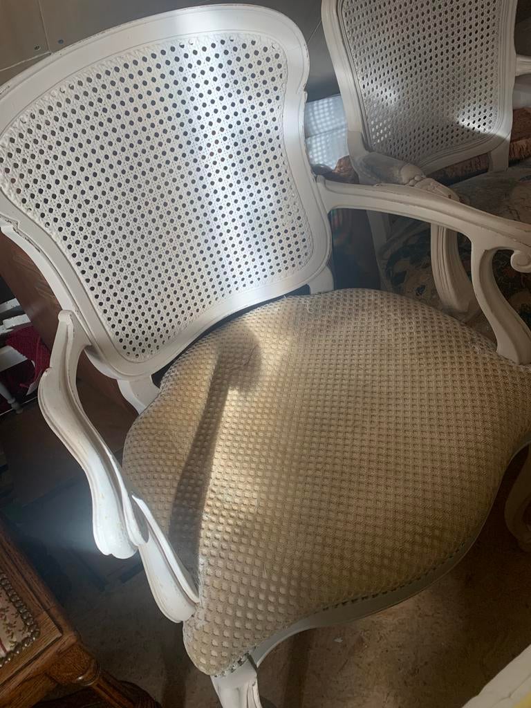 Fauteuil cabriolet Louis XV, Enlèvement