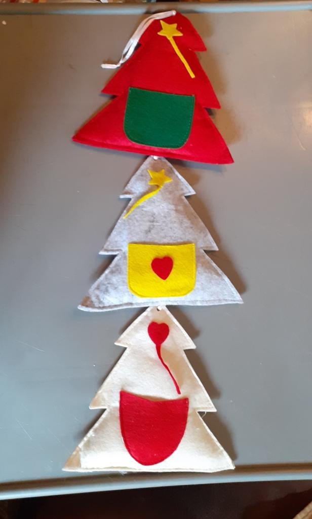 Decoration de Noël à suspendre 3 sapins feutrine, Ophalen of Verzenden, Zo goed als nieuw