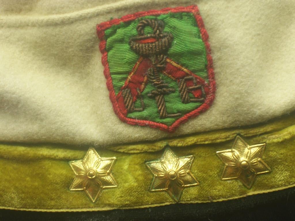 Penne Bruggeman fournisseur breveté ULB écu brodé cannetille, Verzamelen, Militaria | Algemeen, Overige soorten, Helm of Baret