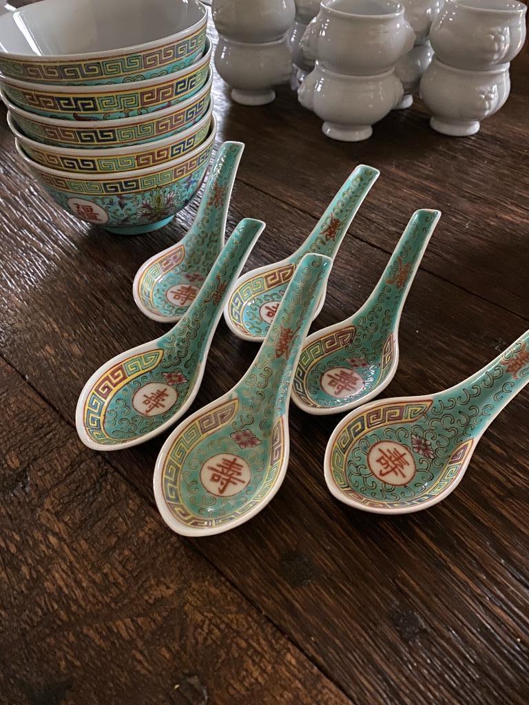 Service asiatique en porcelaine – bols + cuillères – style t, Maison & Meubles, Cuisine | Vaisselle, Comme neuf, Enlèvement, Autres styles