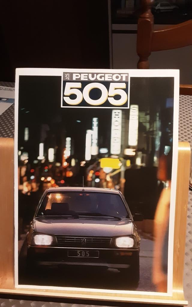 PEUGEOT 505 brochure, Livres, Autos | Brochures & Magazines, Enlèvement ou Envoi, Comme neuf, Peugeot