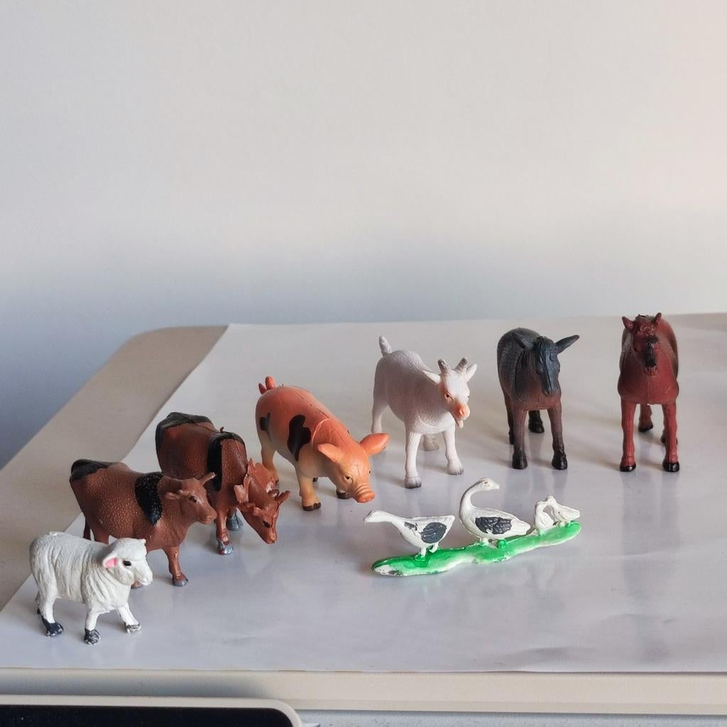 Lot de 8 figurines des animaux de la ferme, Envoi, Comme neuf