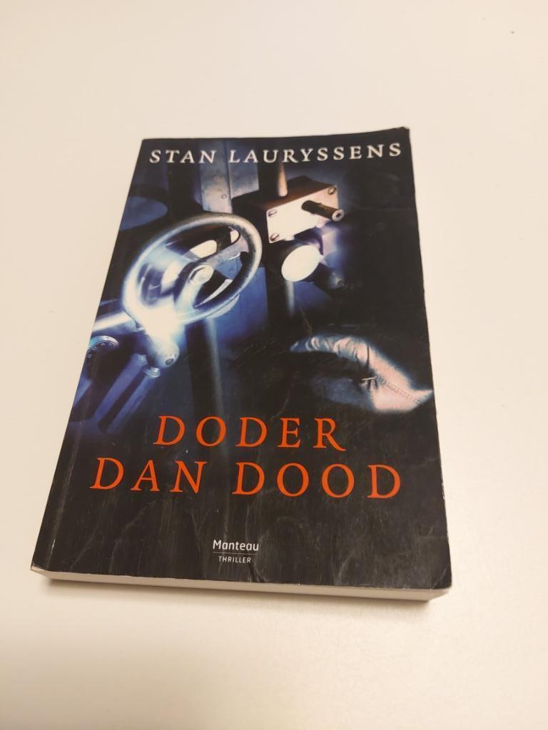 Stan Lauryssens : doder dan dood, Enlèvement ou Envoi