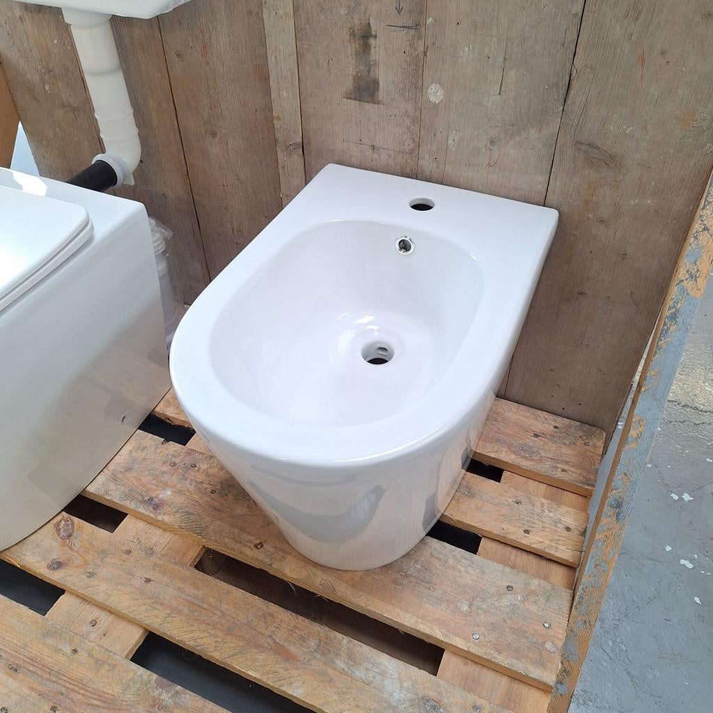 BIDET KOOPJE  glans wit bidet Latvia 56, Maison & Meubles, Enlèvement ou Envoi, Neuf