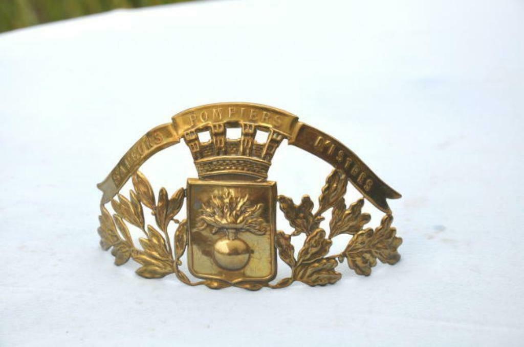 §§  plaque de casque pompier français ville d'istres (1), Enlèvement ou Envoi, Utilisé, Autres sujets/thèmes, Insigne ou Pin's