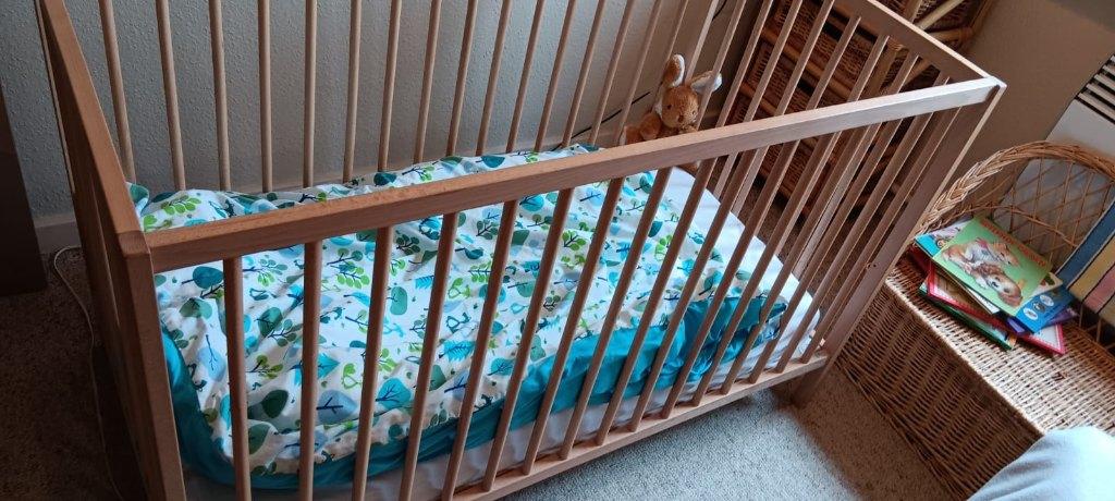 Ikea babybedje met AEROSLEEP beschermer + matras, Gebruikt, Minder dan 140 cm, Minder dan 70 cm, Ophalen