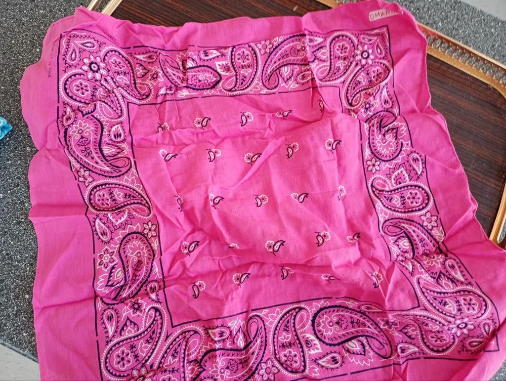 15€👒💎 2 foulards Rose pink Bandana bleu turquoise Vintage, Antiquités & Art, Tapis & Textile, Enlèvement