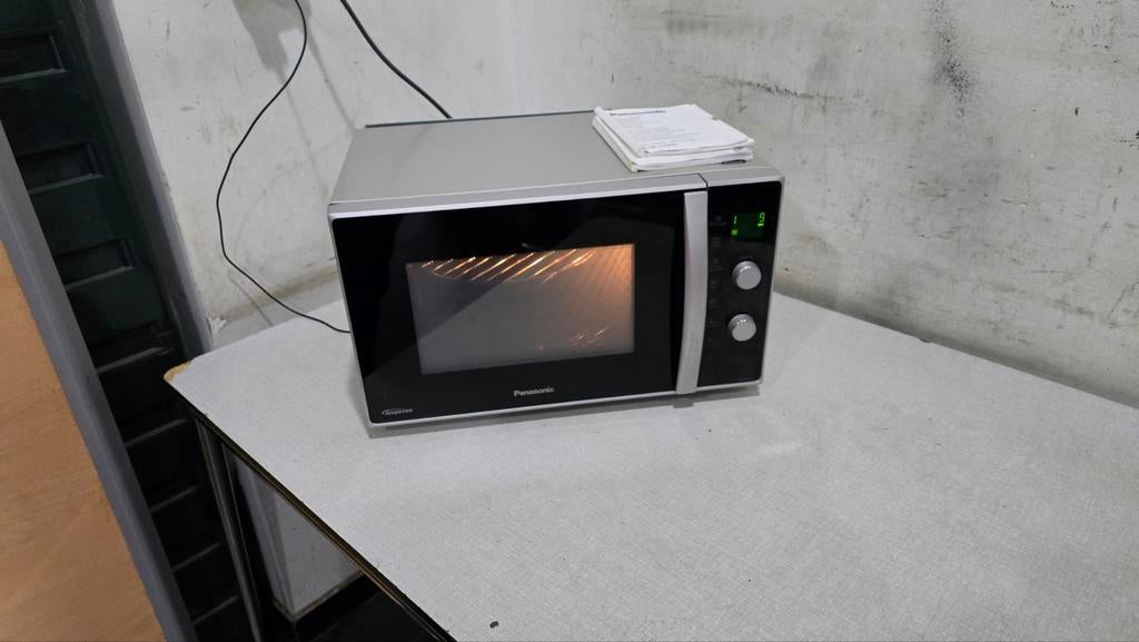 Panasonic micro-ondes combiné 27l NN CD575 Dimensions du pro