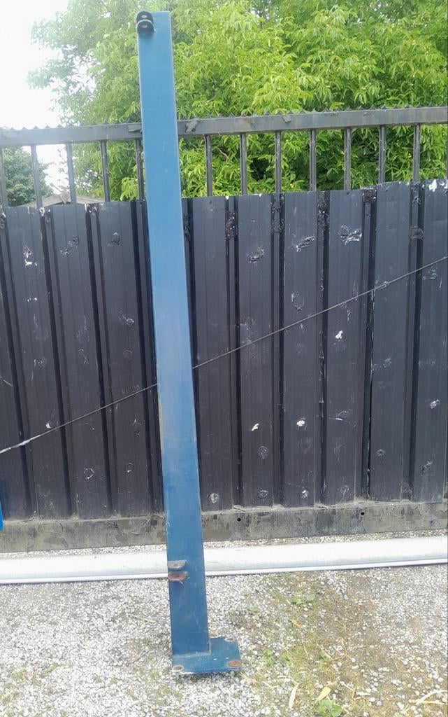 Paal om poort aan te hangen, Ophalen, Gebruikt